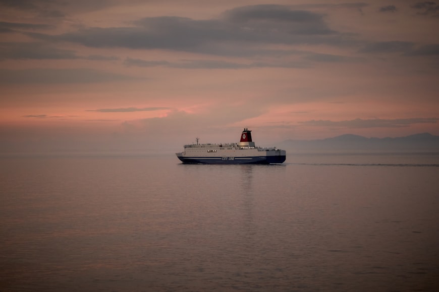 一、影响美国内存条空运进口香港时间的因素